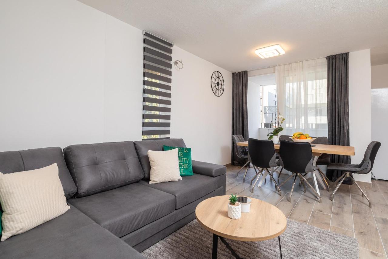 River Park Apartments オミシュ エクステリア 写真