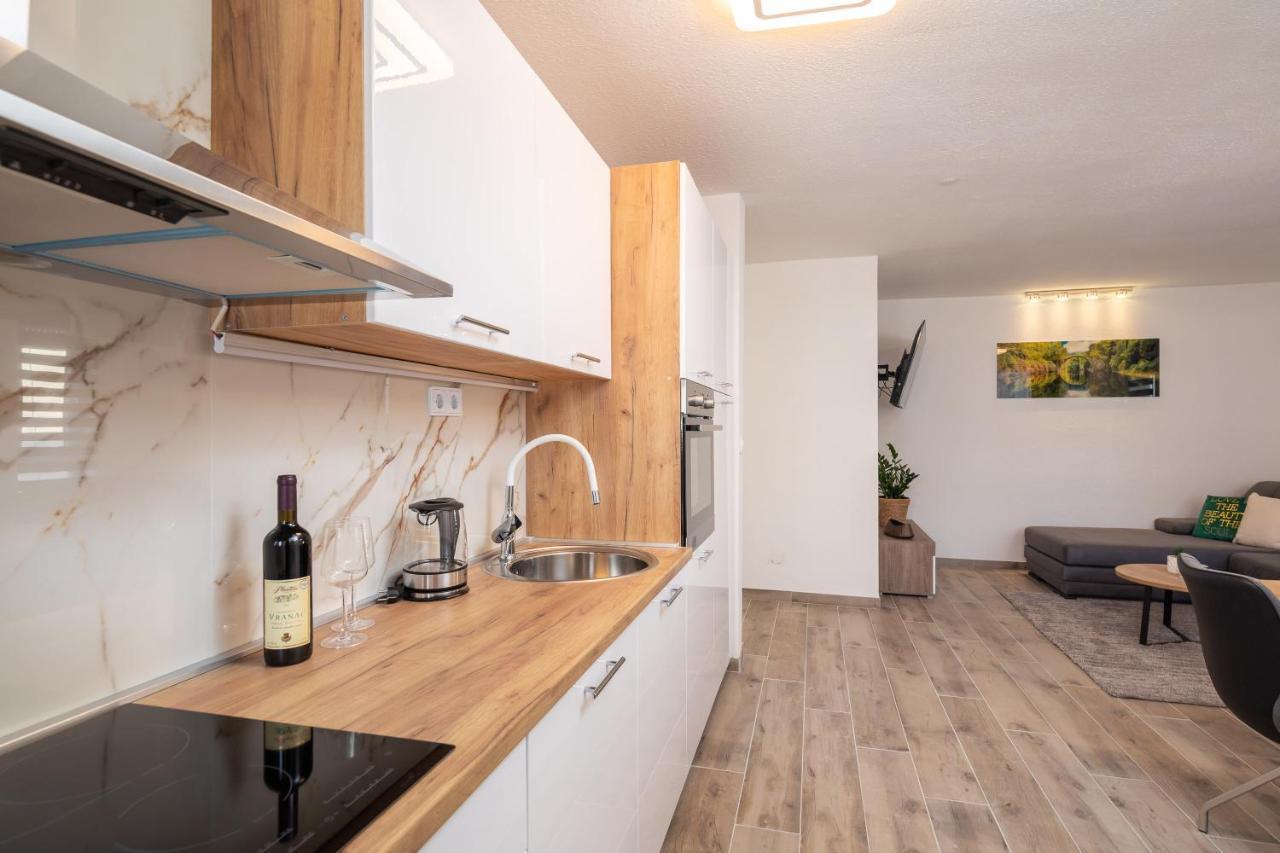 River Park Apartments オミシュ エクステリア 写真