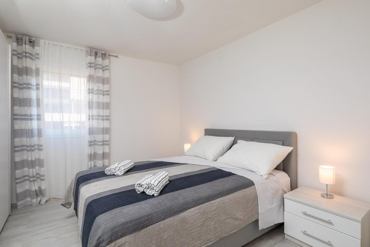 River Park Apartments オミシュ エクステリア 写真