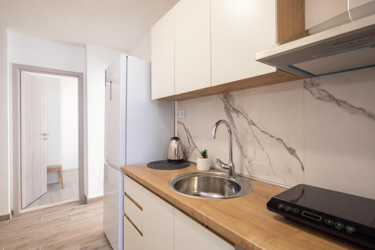 River Park Apartments オミシュ エクステリア 写真
