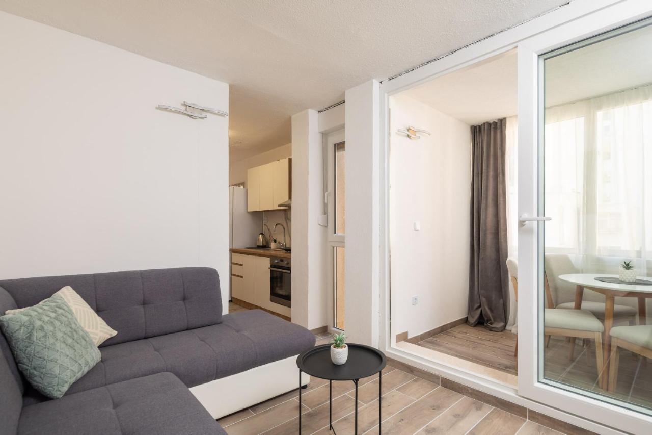 River Park Apartments オミシュ エクステリア 写真
