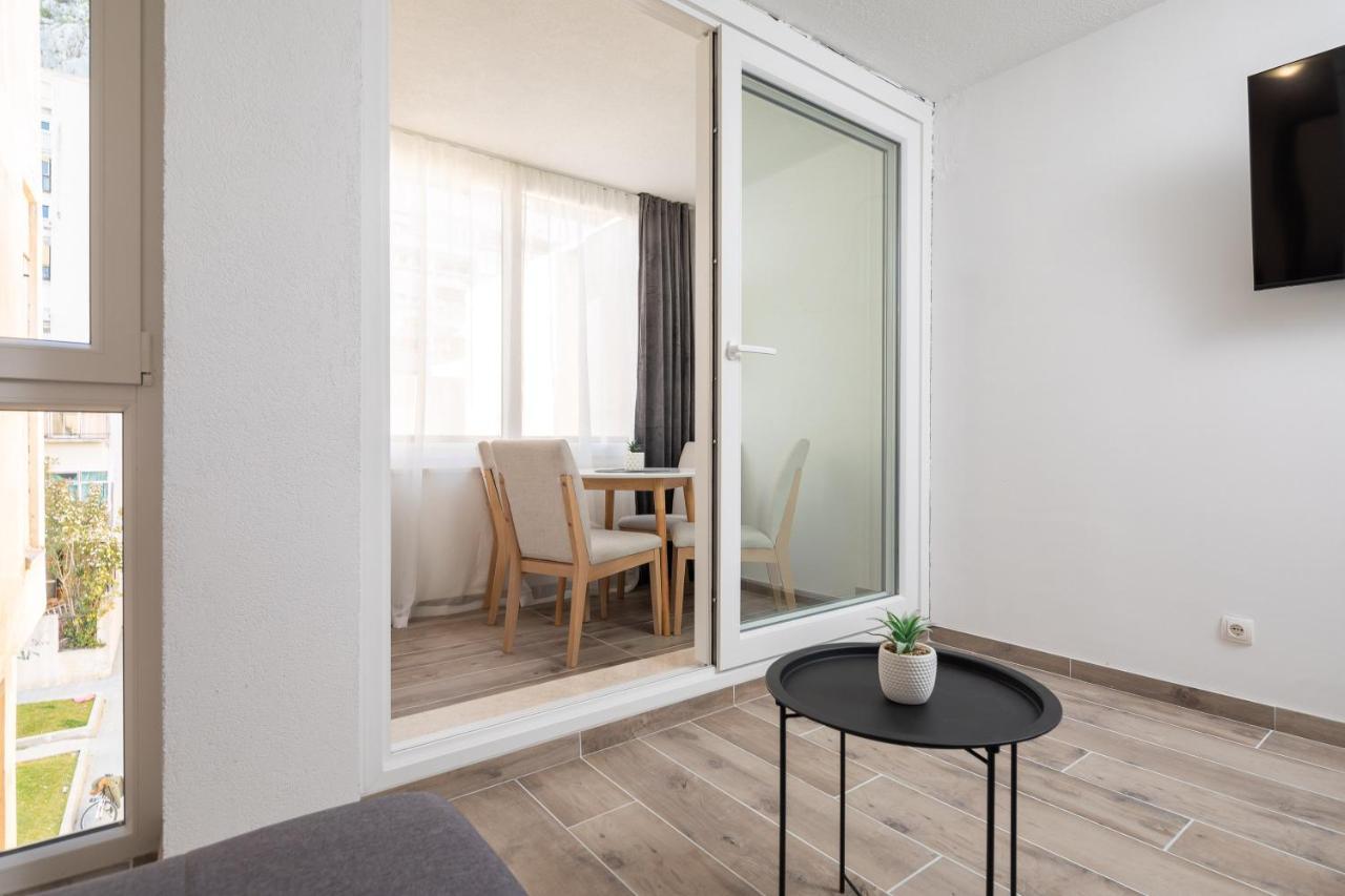 River Park Apartments オミシュ エクステリア 写真