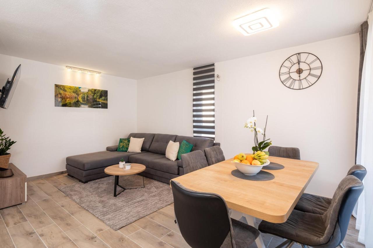 River Park Apartments オミシュ エクステリア 写真