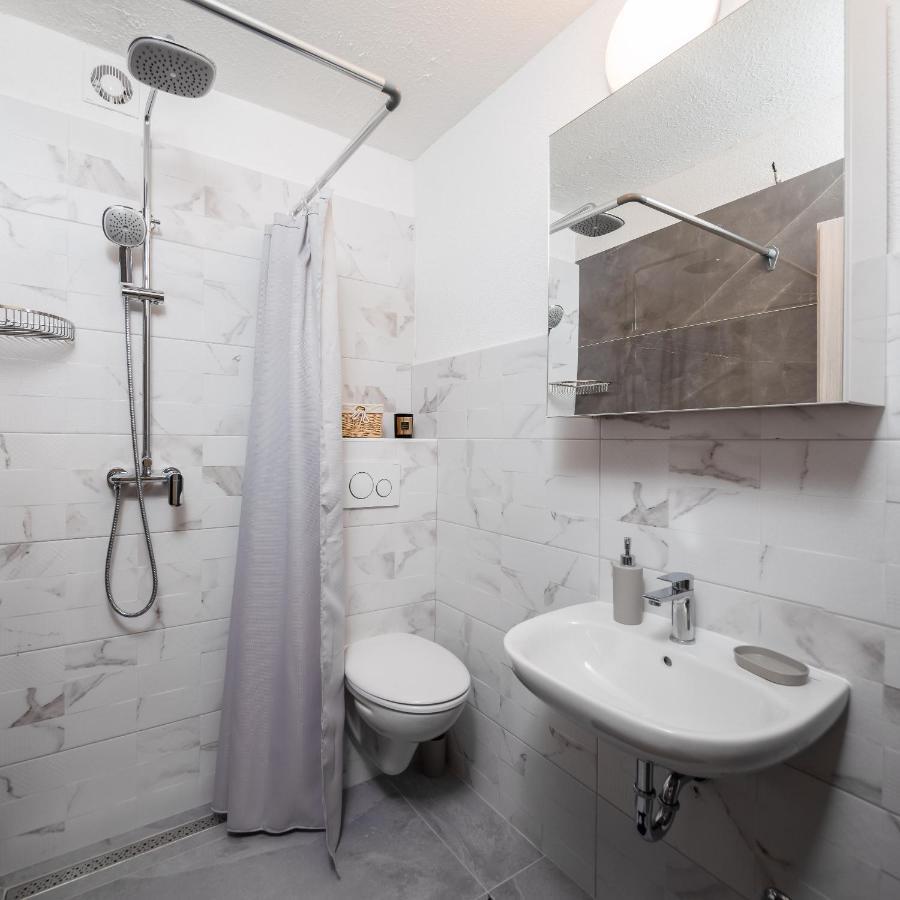 River Park Apartments オミシュ エクステリア 写真