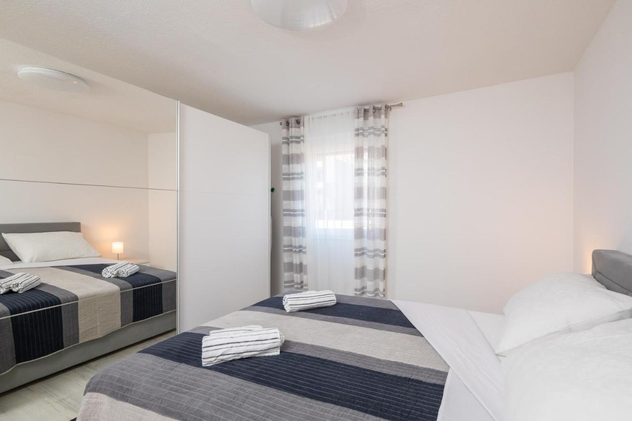 River Park Apartments オミシュ エクステリア 写真